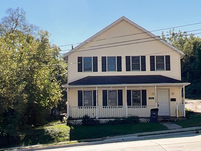 Foto del edificio - 696 University Ave