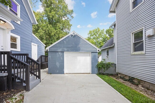 Building Photo - 6832 Kenton Ave