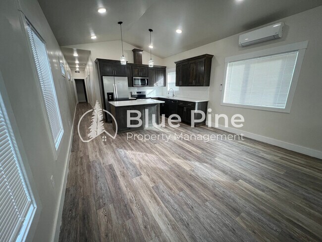 Foto del edificio - 323 Gladstone St