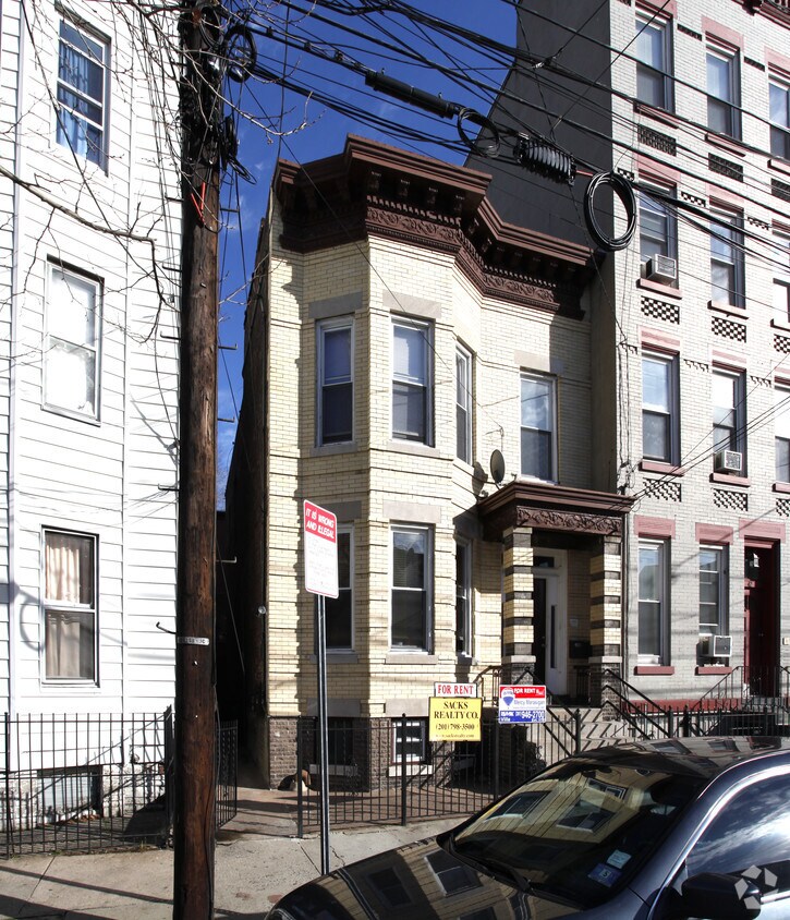 Building Photo - 44 Beacon Ave