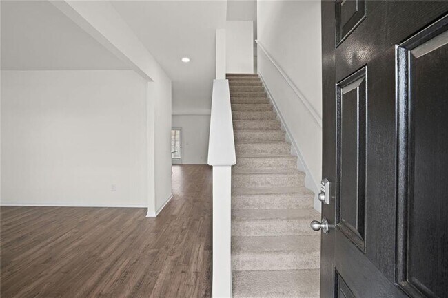 Building Photo - 166 Champlain Rd