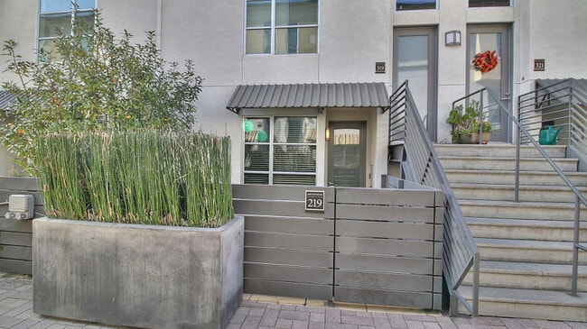 Building Photo - Beautiful 1 Bedroom Condo for Rent