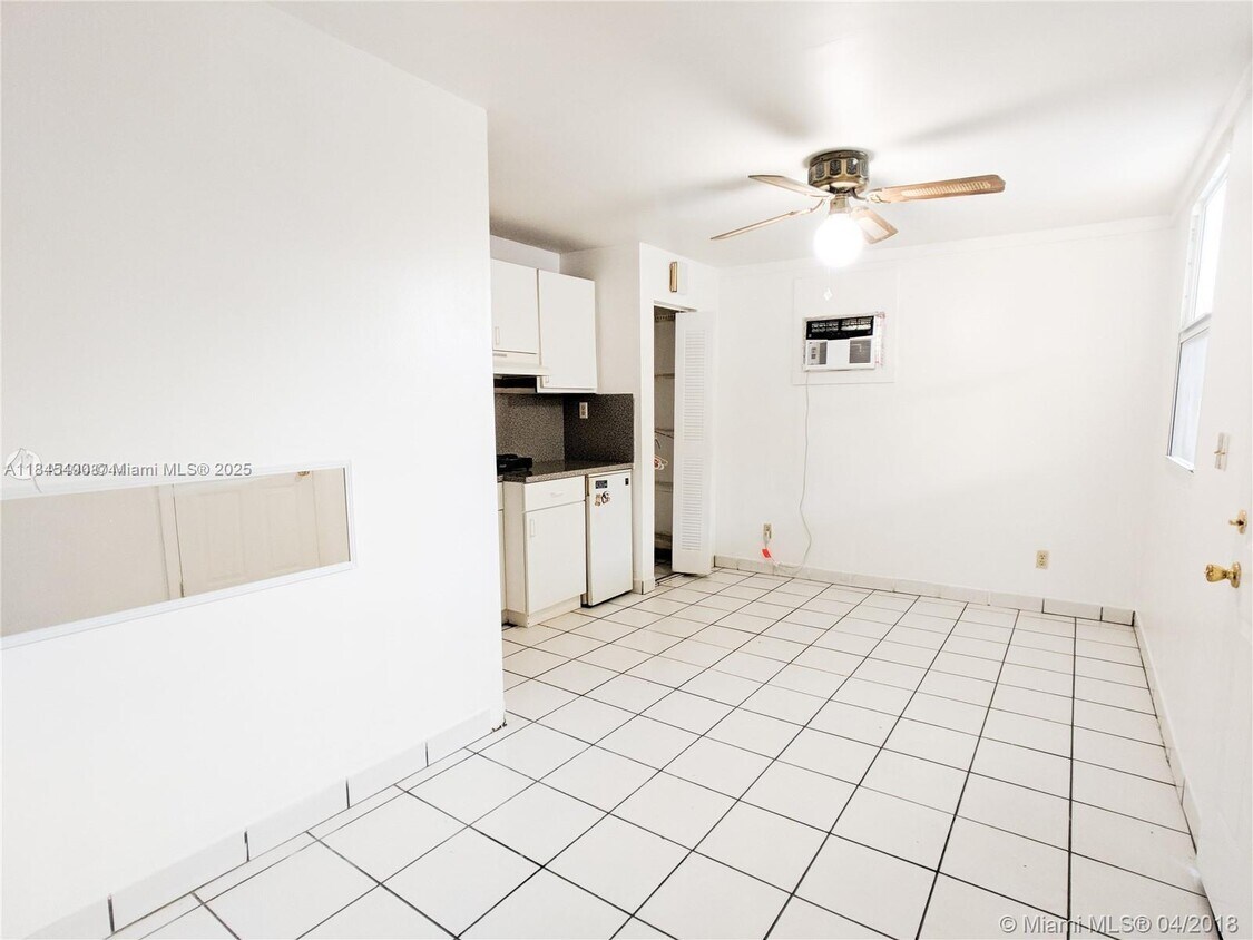 Foto principal - 2433 SW 11th St