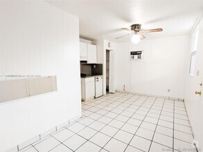 Building Photo - 2433 SW 11th St