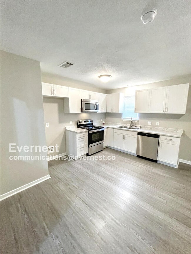 Building Photo - 4350 Redwood Cir