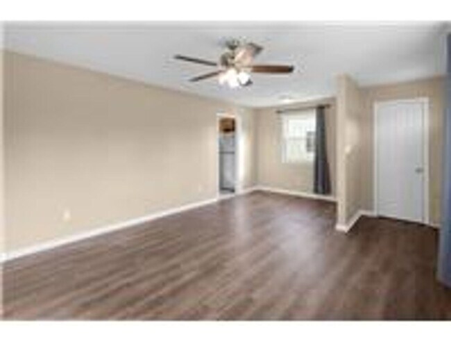 Foto del edificio - 3 Bed 1 Bath Home for Rent in Hampton!