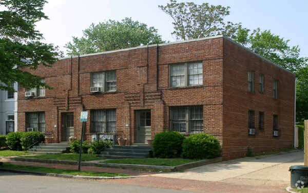 Foto del edificio - 1318 C St SE