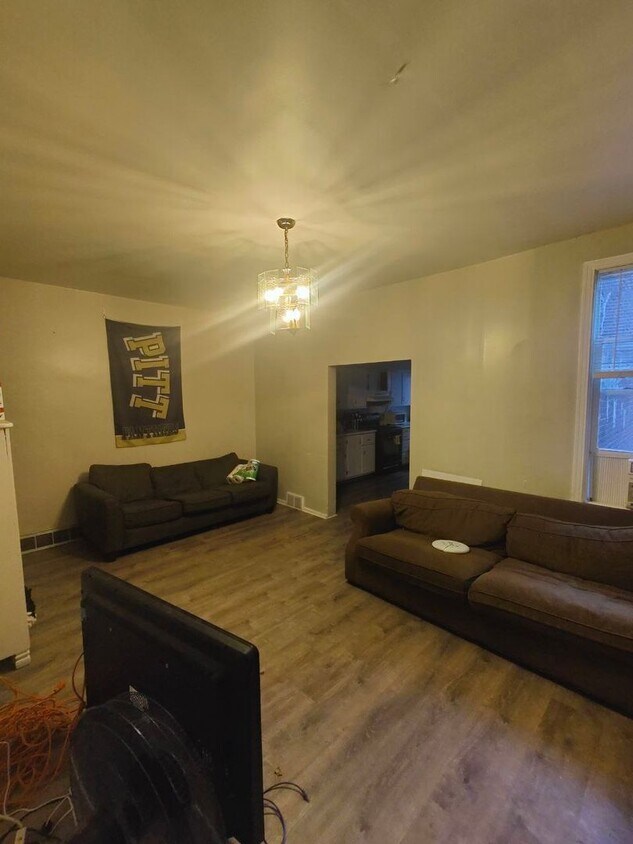 Primary Photo - Four bedroom Student Housing in great loca...