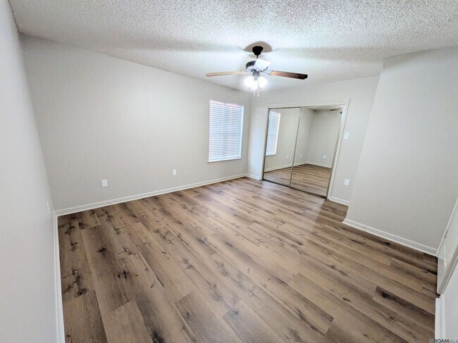 Foto del edificio - 5233 BUTTERCREEK LN, j2