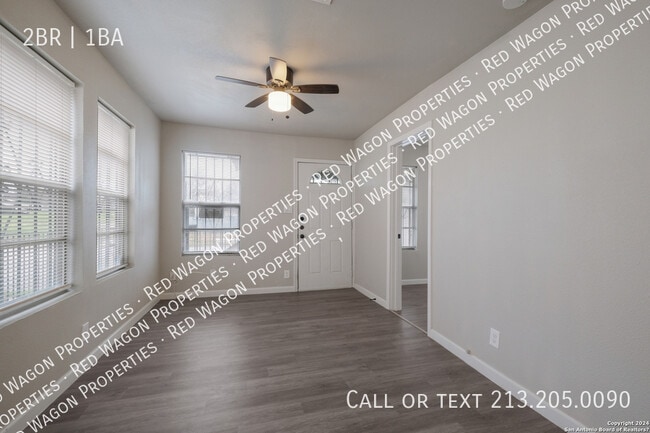 Building Photo - 325 S Hackberry St
