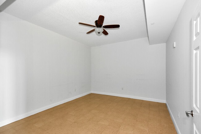 Foto del edificio - 231 Riverside Dr