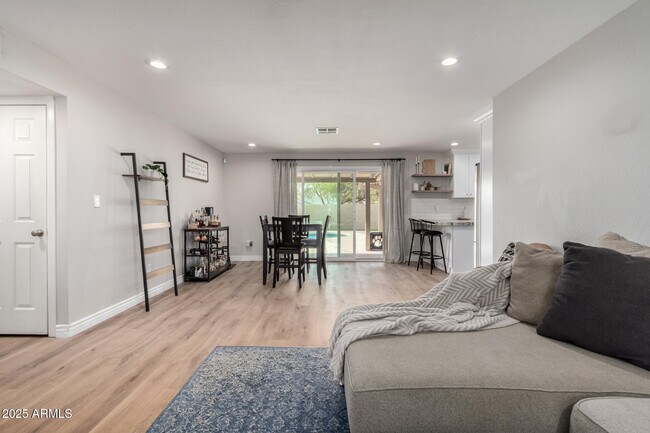 Building Photo - 3503 E Campo Bello Dr