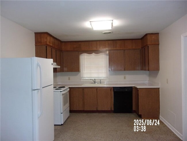 Building Photo - 408 N University Blvd