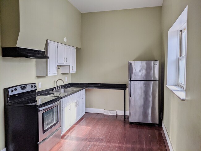 Studio apartment #1st floor - 4812 Hatfield St