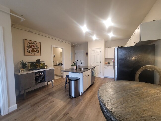 Interior Photo - 2577 Downer