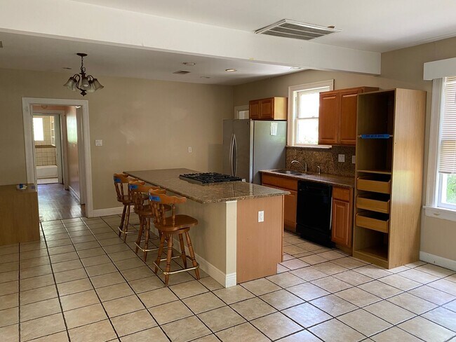 Foto del edificio - 818 E 30th St