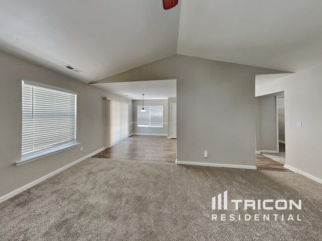 Building Photo - 2117 Clear Brook Dr