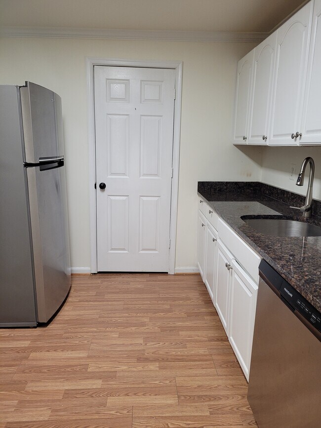 Foto del edificio - 1409 Old Cannon Rd