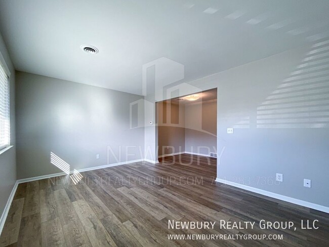 Building Photo - Make yourself at home! In this 1 Bedroom 1...