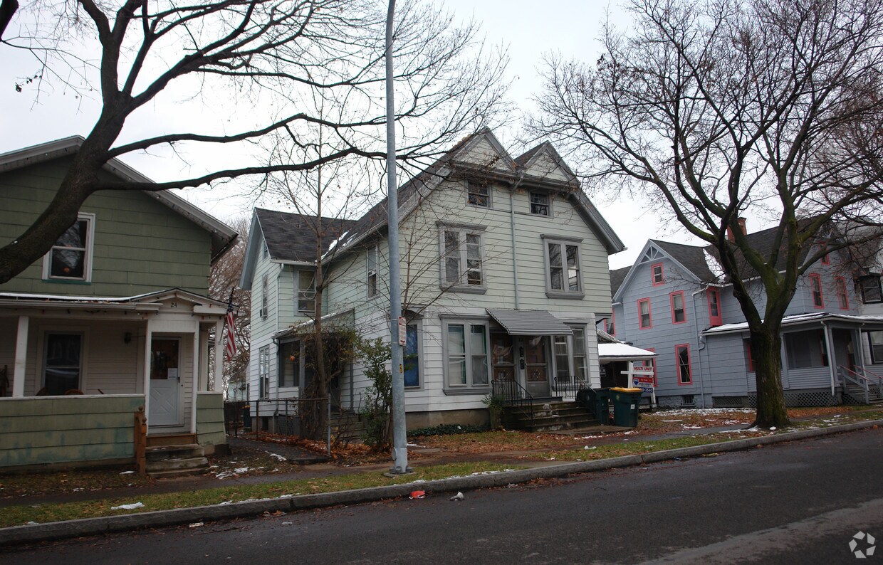 Primary Photo - 22 Fulton Ave