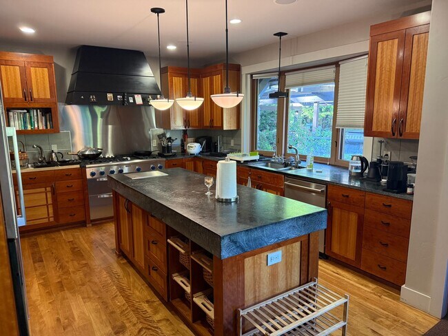 Building Photo - Luxury Furnished Monte Sereno Estate | Short-Term Executive Lease | Resort-Style Living
