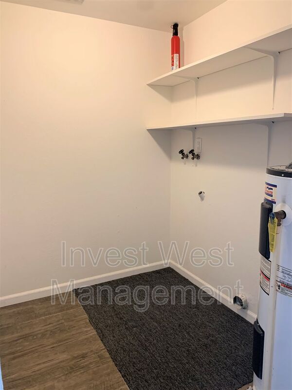 Foto del edificio - 3408 E 18th St