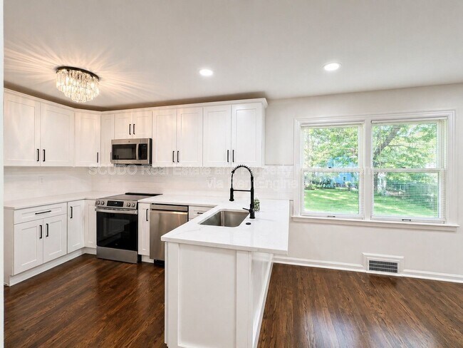 Foto del edificio - 6720 Holmes Rd