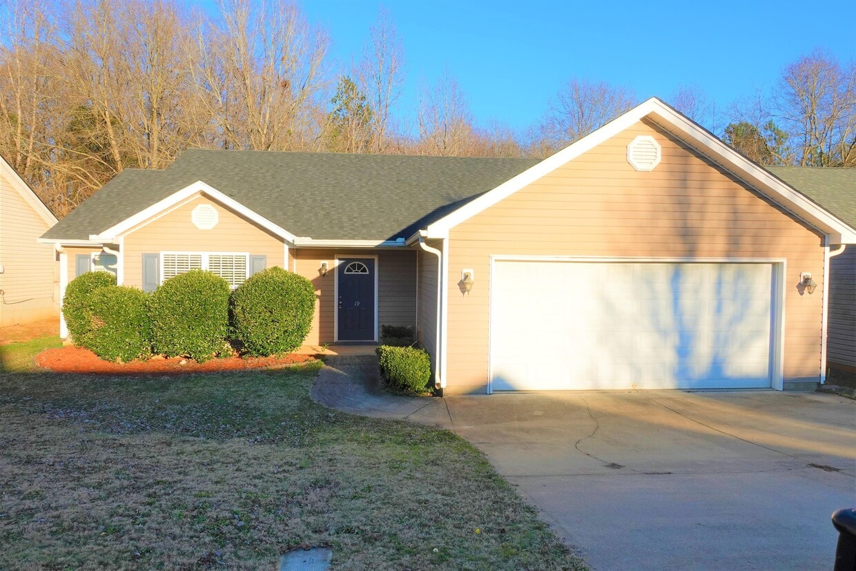 19 Landing Ln, Simpsonville, SC 29681 House Rental in Simpsonville