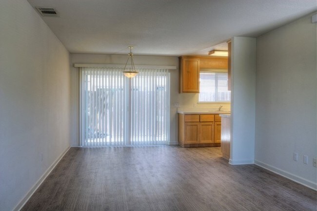 Foto del edificio - 2844 Grove Way