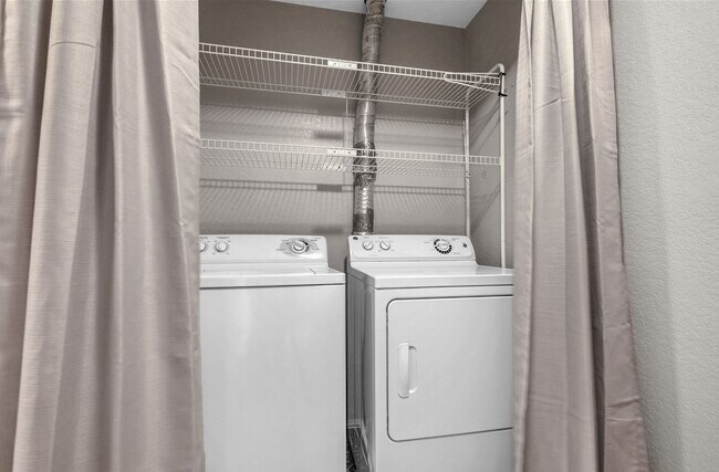 Building Photo - Spacious 2BD/1.5BTH Condo in Lynnwood - Mo...