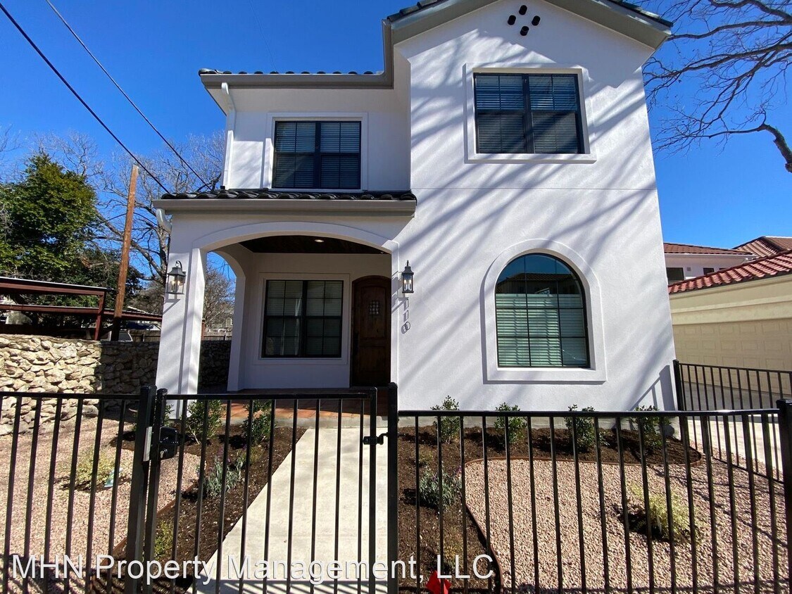 Primary Photo - 4 br, 3.5 bath House - 110 Haywood Ave