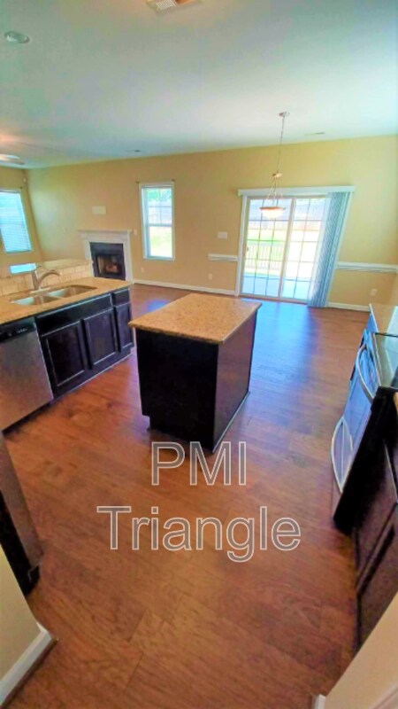Building Photo - 824 Ronald Reagan Drive