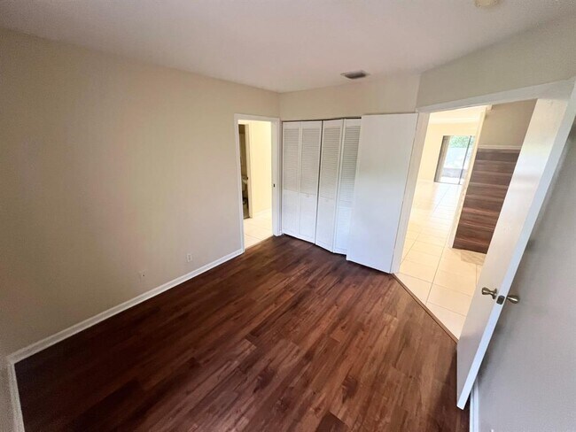 Building Photo - El Cid Court, Davie, FL 33324 - 3 BR 3 BA Townhouse