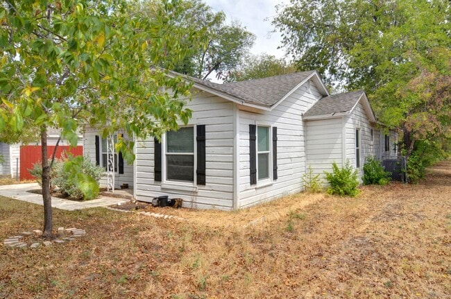 Building Photo - Cute house in White Settlement - Coming Soon