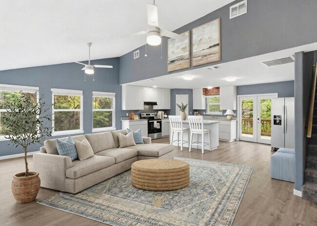 Foto del edificio - 3-bedroom, 2-bath home nestled in the Rolling Hills subdivision in Canyon Lake