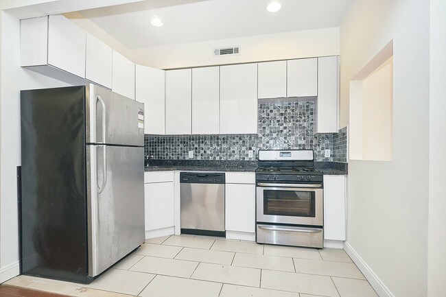 Building Photo - 258 W 135th St