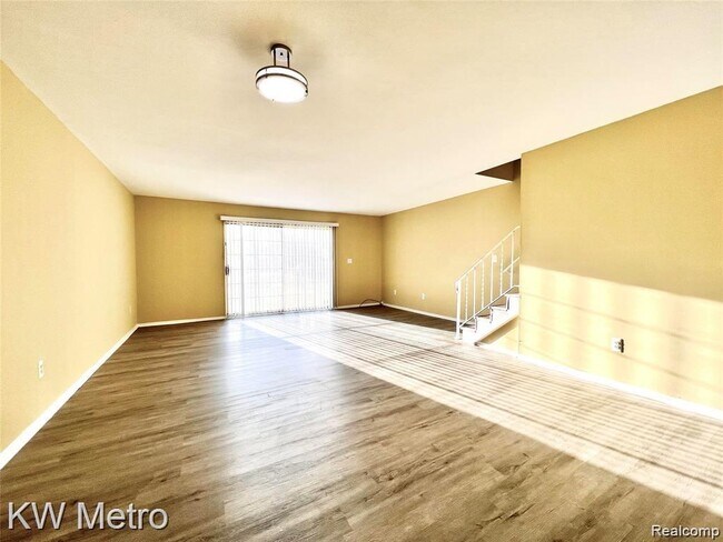 Foto del edificio - 32238 W 12 Mile Rd