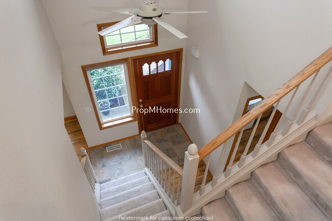 Building Photo - Three Bedroom Tigard Home On A Private Cul...