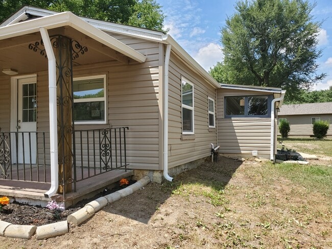 Building Photo - 6005 Old Rutledge Pike