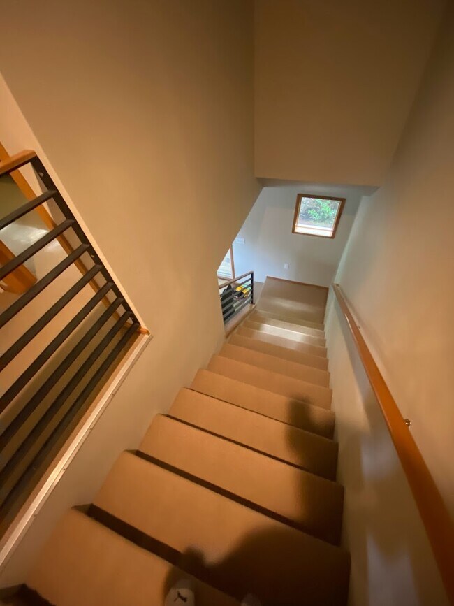 stair - 1535 15th Ave S