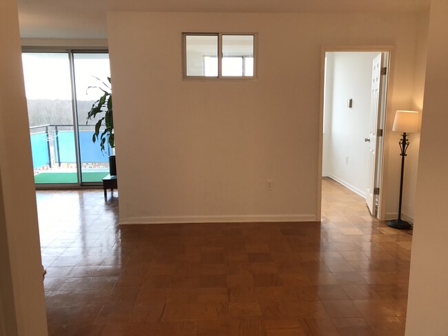 Foto del edificio - 10401 Grosvenor Pl