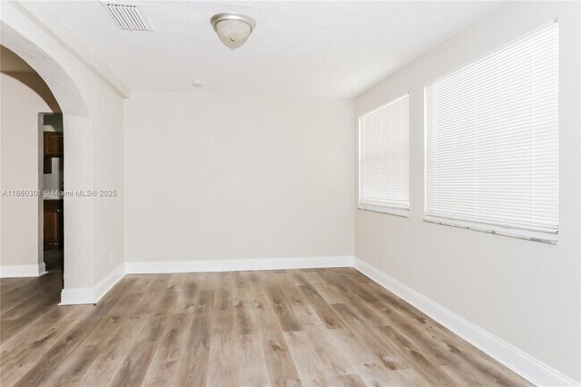 Foto del edificio - 108 N 13th St