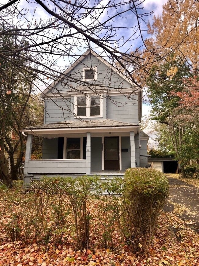 Building Photo - 1300 E 188th St