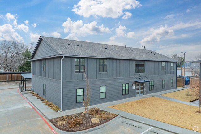 Building Photo - 3915 N Pennsylvania Ave
