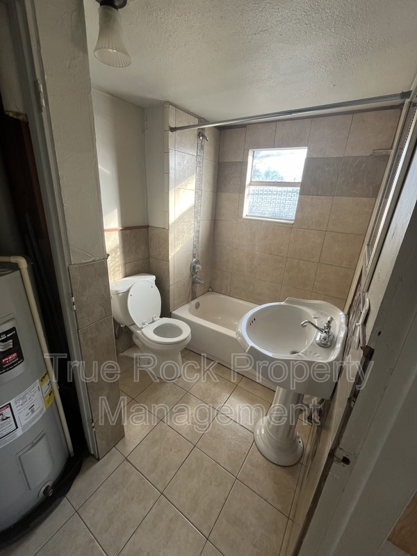 Foto del edificio - 531 W 9th St