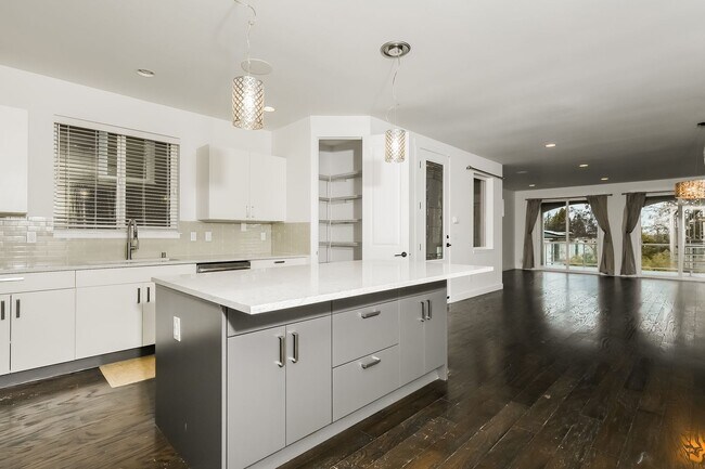 Building Photo - 7717 S 115th Pl