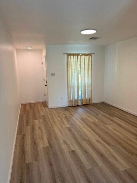 Foto del edificio - 5607 Viking Dr