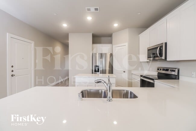 Foto del edificio - 334 Niki Dr