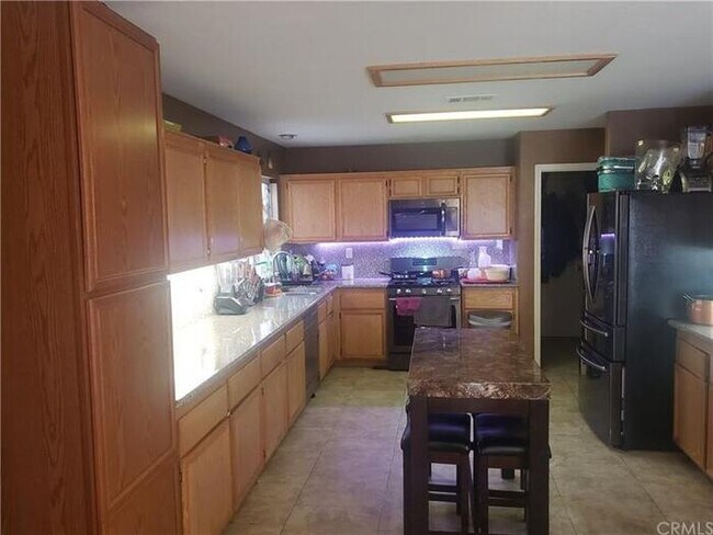 Building Photo - 14429 Queen Valley Road, Victorville, CA, ...