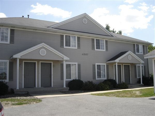 Primary Photo - 3 br, 2 bath 4plex - 4567 Bowen Blvd SE Ap...
